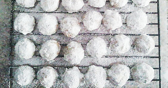 Russian Tea Cakes (Snowballs)